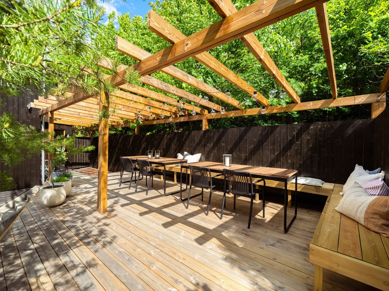 Nybygget pergola som i dag fungerer som en kjempefin sosial sone Galleribilde