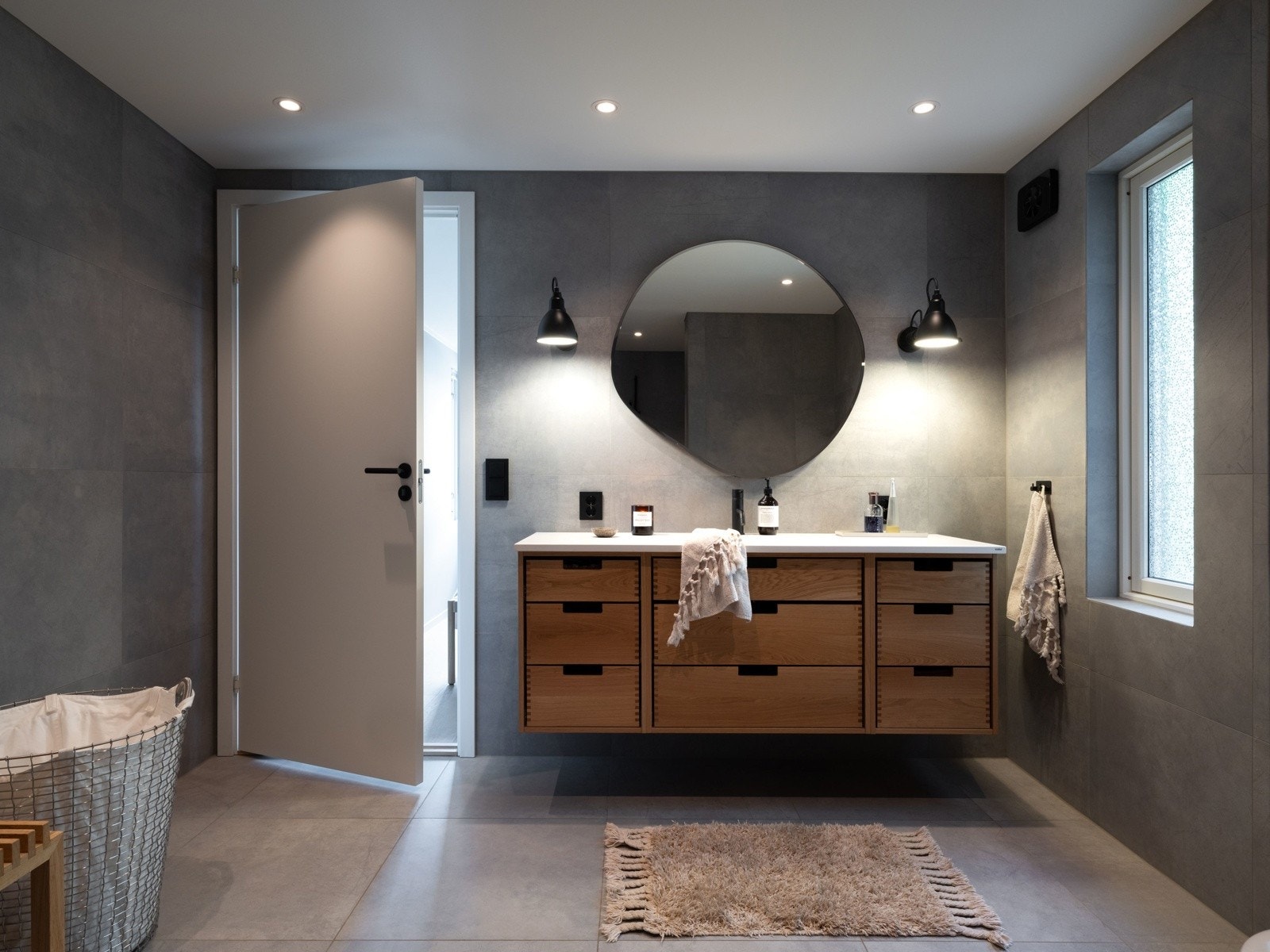 Nydelig innredning og speil fra Ferm Living Galleribilde