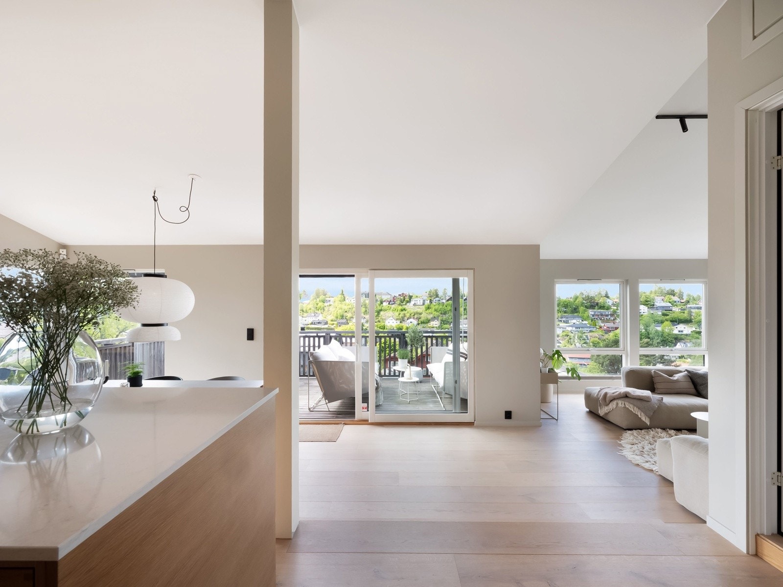 Hellimt eikegulv fra Skovin i alle gulv og trapper i huset Galleribilde