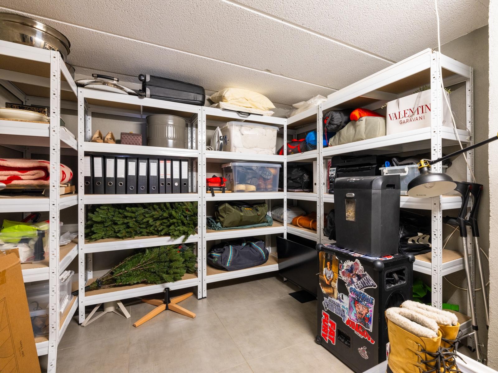 Innvendig bod i kjeller Galleribilde