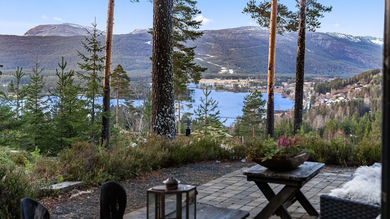 Her kan man nyte solen fra tidlig til sent uten innsyn Galleribilde