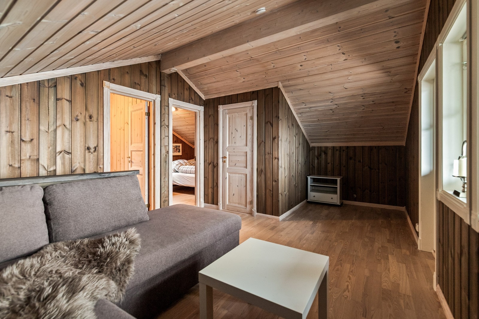 I 2. etasjen er det i tillegg innredet med 2 soverom og gjestetoalettrom Galleribilde