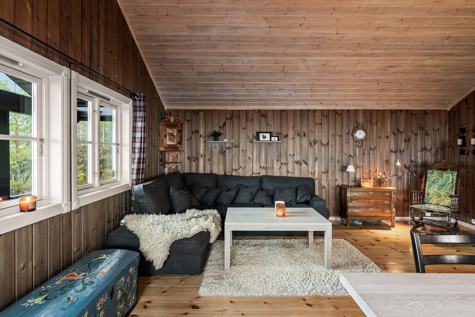 Praktisk og hyggelig med en ekstra stue i 2. etasje Galleribilde