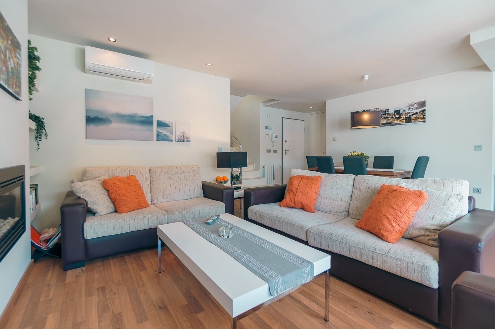 Varmepumpe for kjøling/oppvarming, samt radiatorer og gasspeis Galleribilde