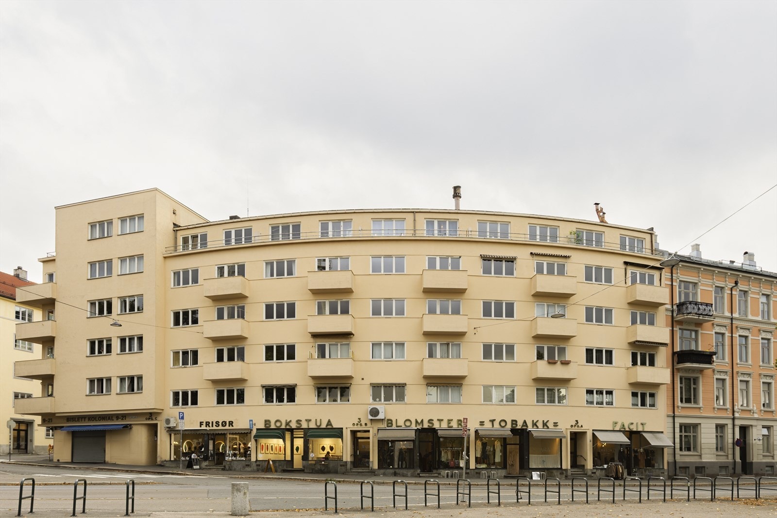 Attraktiv beliggenhet på Bislett med kort vei til dagligvarebutikk, shopping, treningssenter og offentlig kommunikasjon. Galleribilde