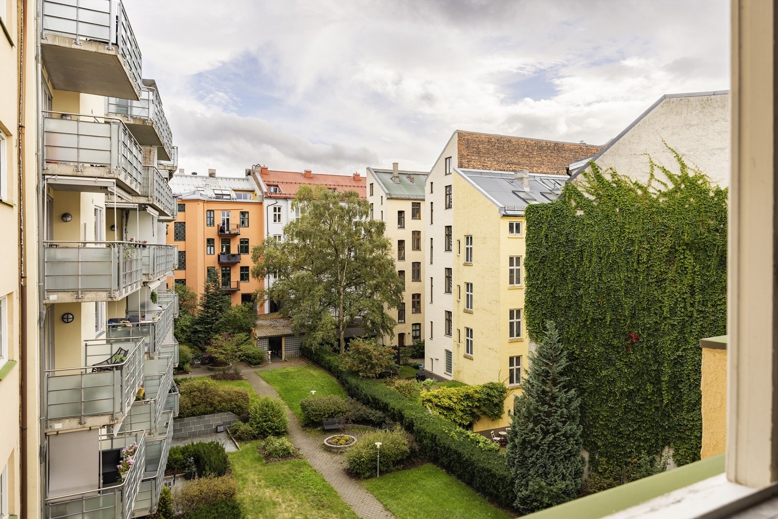 Soverommet vender inn mot rolig bakgård. Galleribilde