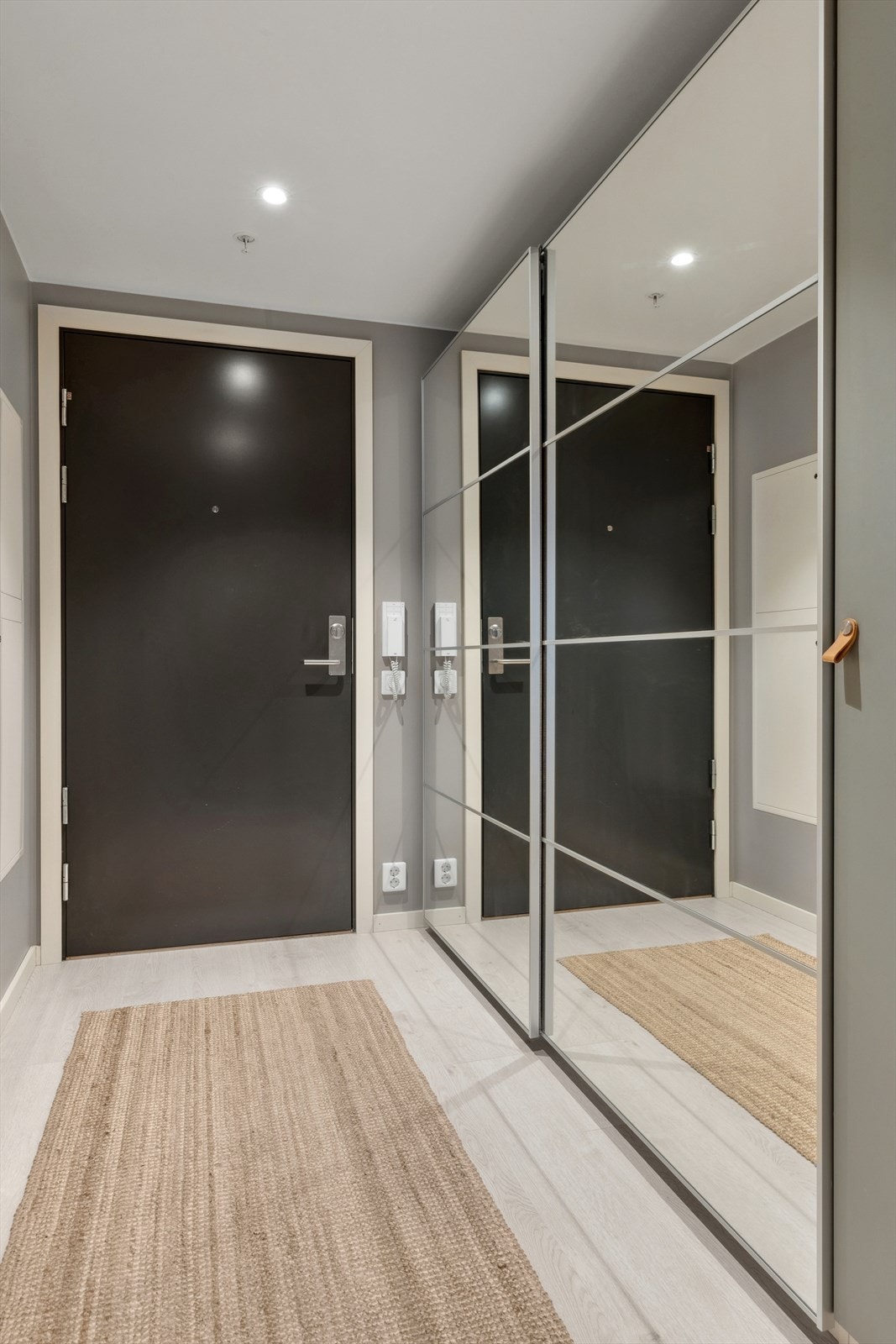 Velkommen inn, her blir du møtt av en innbydende entré. Galleribilde