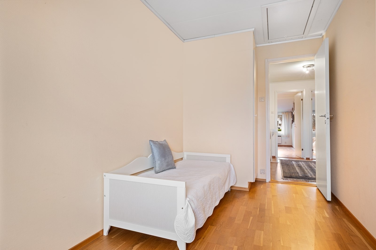 Adkomst til kaldloft via loftsluke Galleribilde