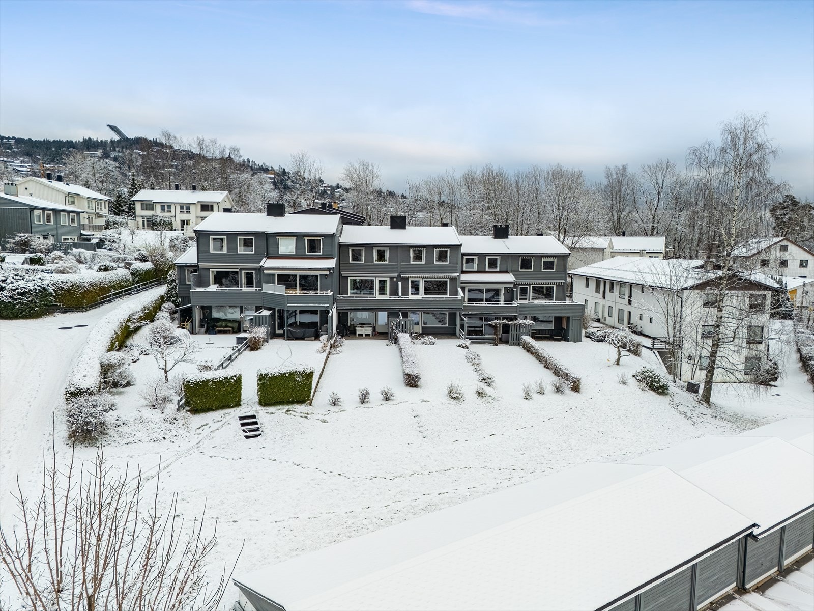 Området har et godt kollektivtilbud og det er kort vei til skole, barnehager og servicetilbud Galleribilde