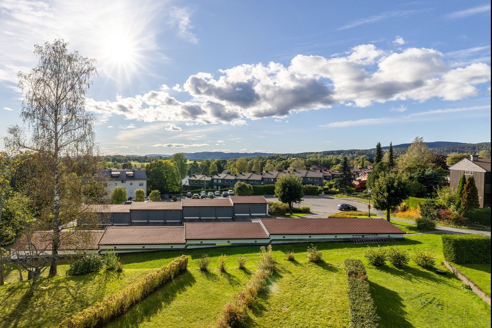 Usjenert og tilbaketrukket, med full oversikt over hagen Galleribilde