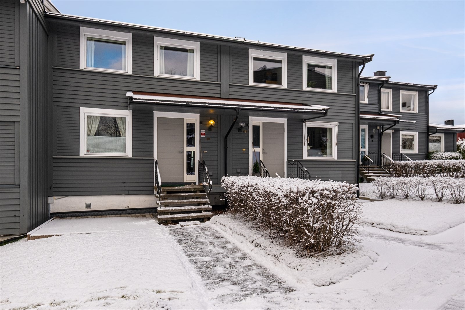 Stor familiebolig over tre plan i meget attraktivt og barnevennlig område Galleribilde