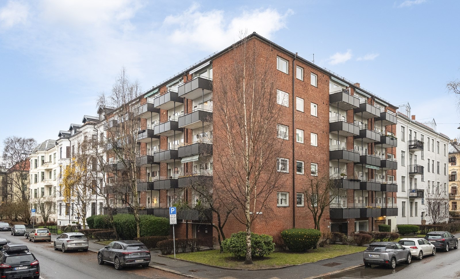 Fasade. Sameiet har fortrinnsrett til å leie garasjeplass i bygget Galleribilde