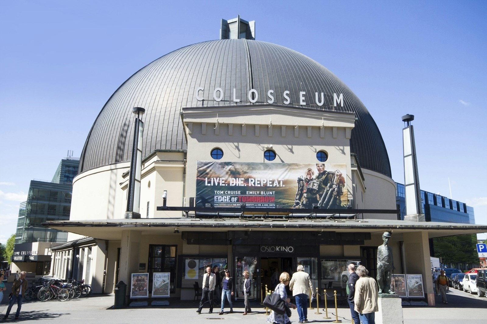Colosseum kino - et ikonisk landemerke på Majorstuen og Nordens største kino, kjent for sin unike arkitektur og førsteklasses filmopplevelser Galleribilde