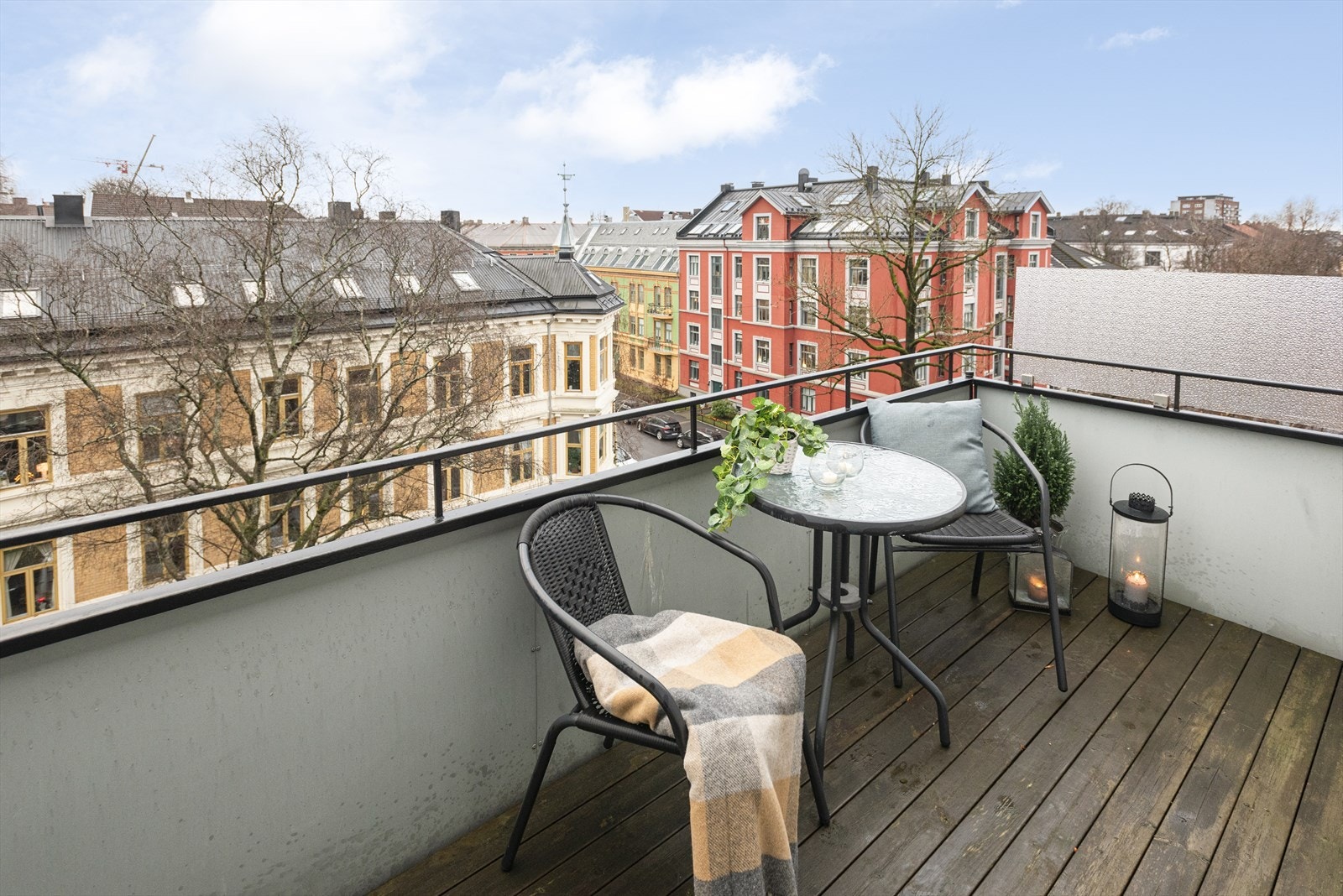 Balkongen er sørvendt. God plass til å innrede med sittegruppe, planter og annet ønsket inventar Galleribilde