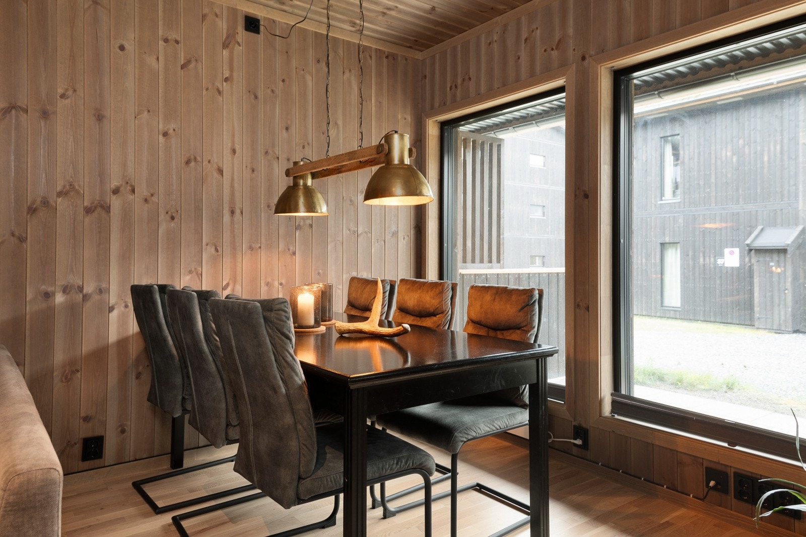 Rommet innbyr til avkobling, sosialt samvær og gode middager med både venner og familie. Galleribilde