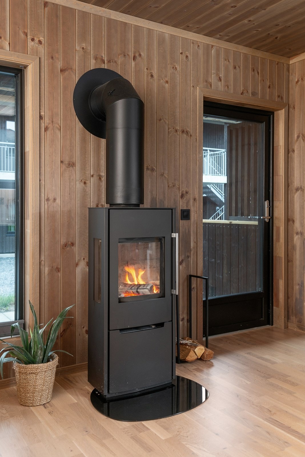 010_Effektiv peisovn som varmer godt på kalde dager. Galleribilde