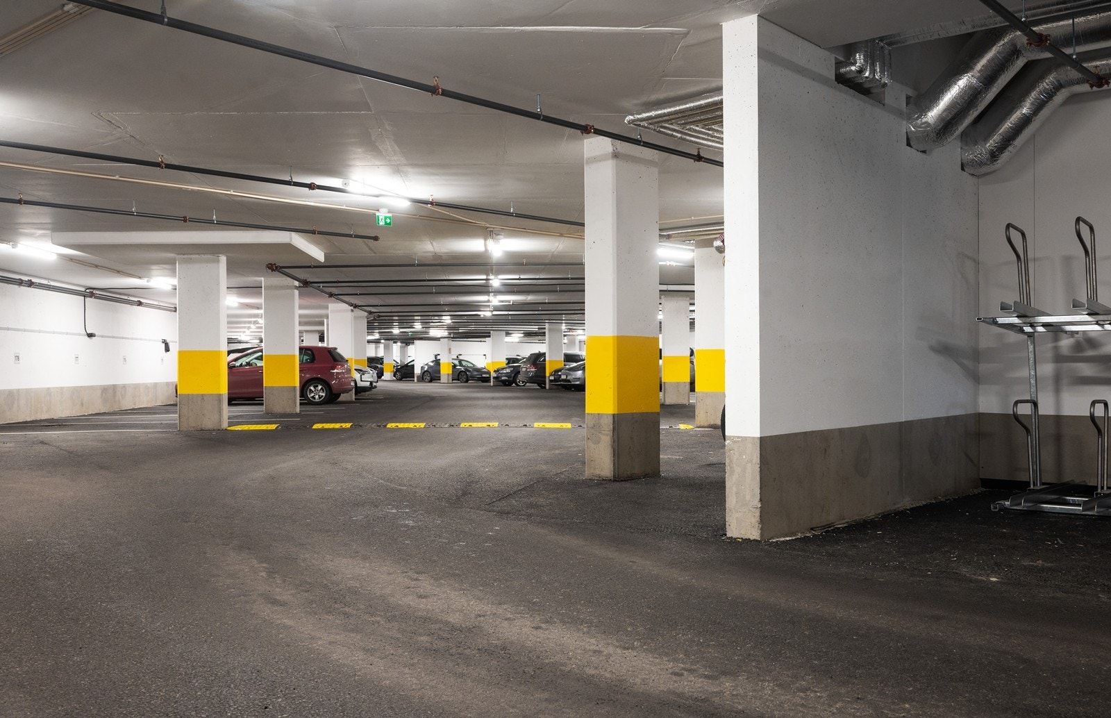 Det er garasjeplass nr. 170 i felles, underjordisk garasjeanlegg. Galleribilde