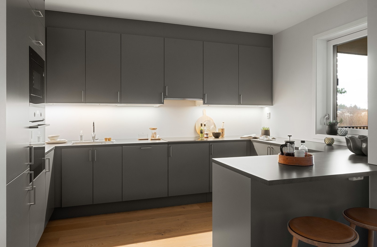 En moderne og arealeffektiv 4-roms leilighet med åpen stue- og kjøkkenløsning. Galleribilde