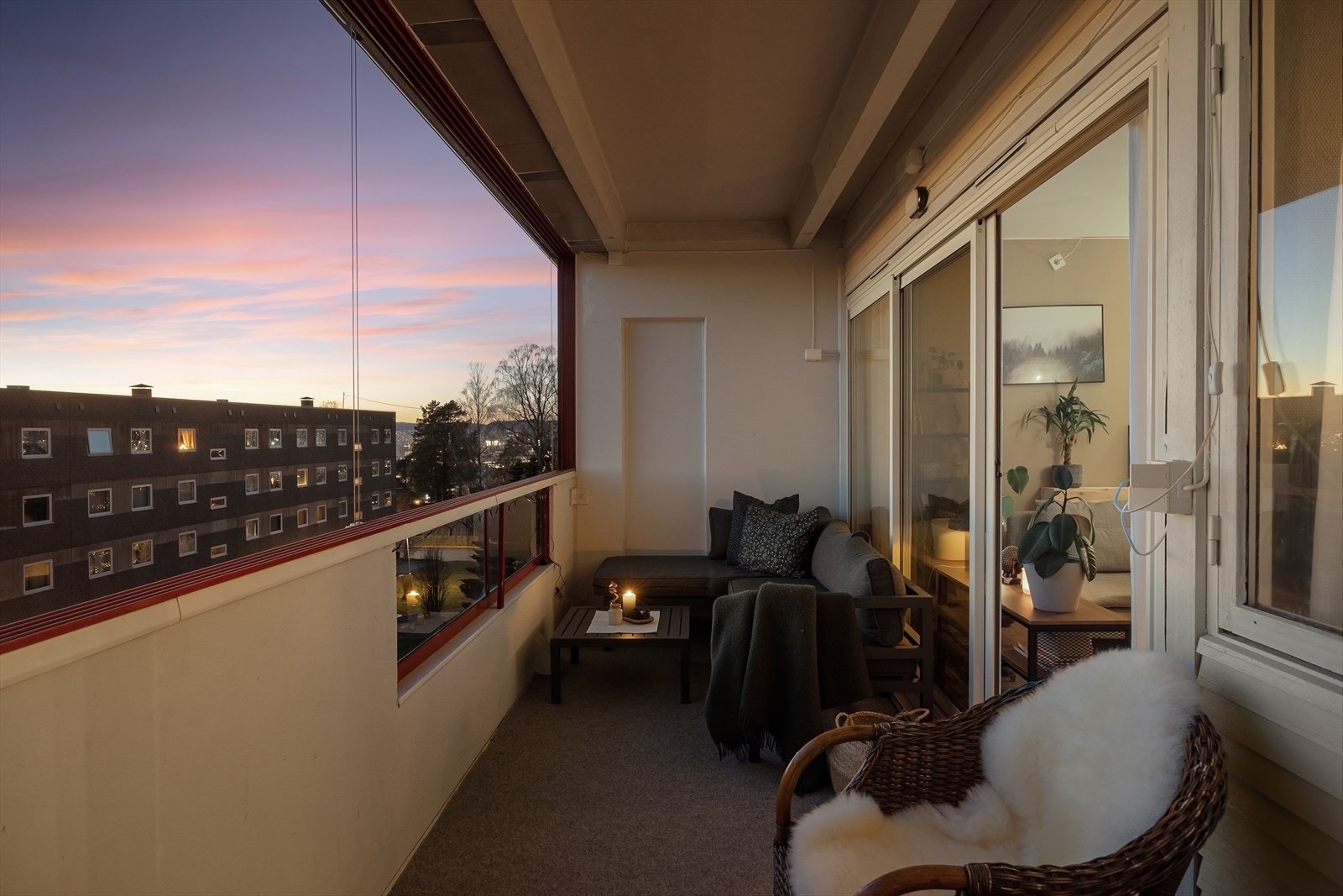 Her er det god plass til å sette utemøblene sine og virkelig nyte de herlige omgivelsene. Galleribilde