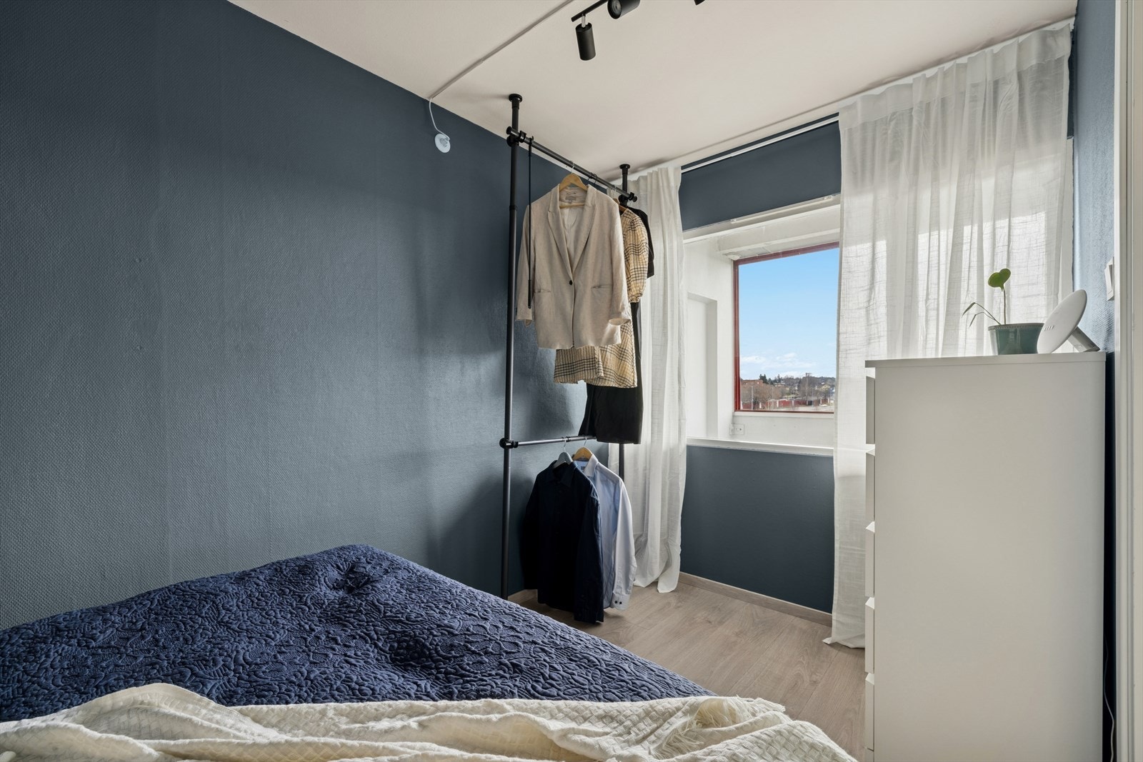 Rommet har fine lysforhold og en behagelig atmosfære. Galleribilde