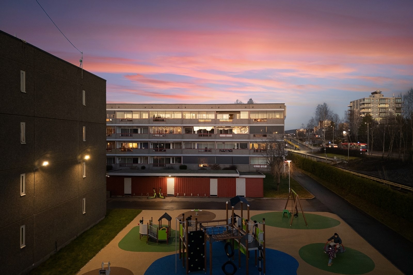 Her bor du i et rolig og familievennlig borettslag med et godt samhold i miljøet. Galleribilde