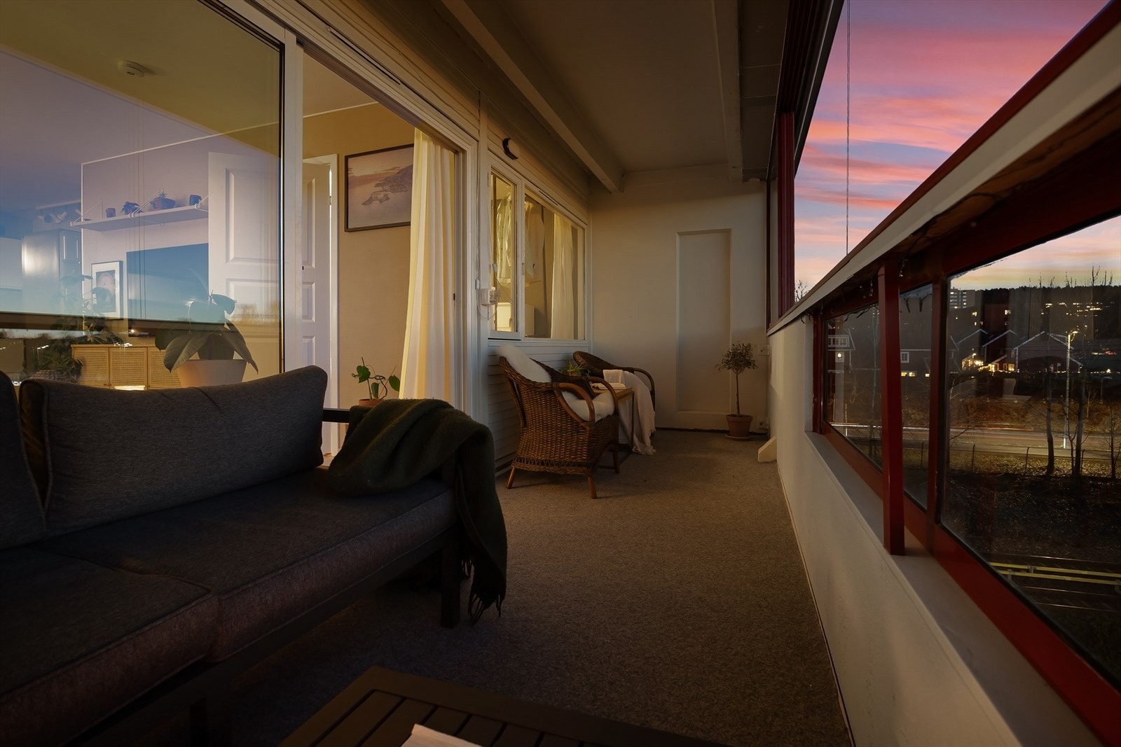 Det er montert stikkontakt på vegg. Galleribilde