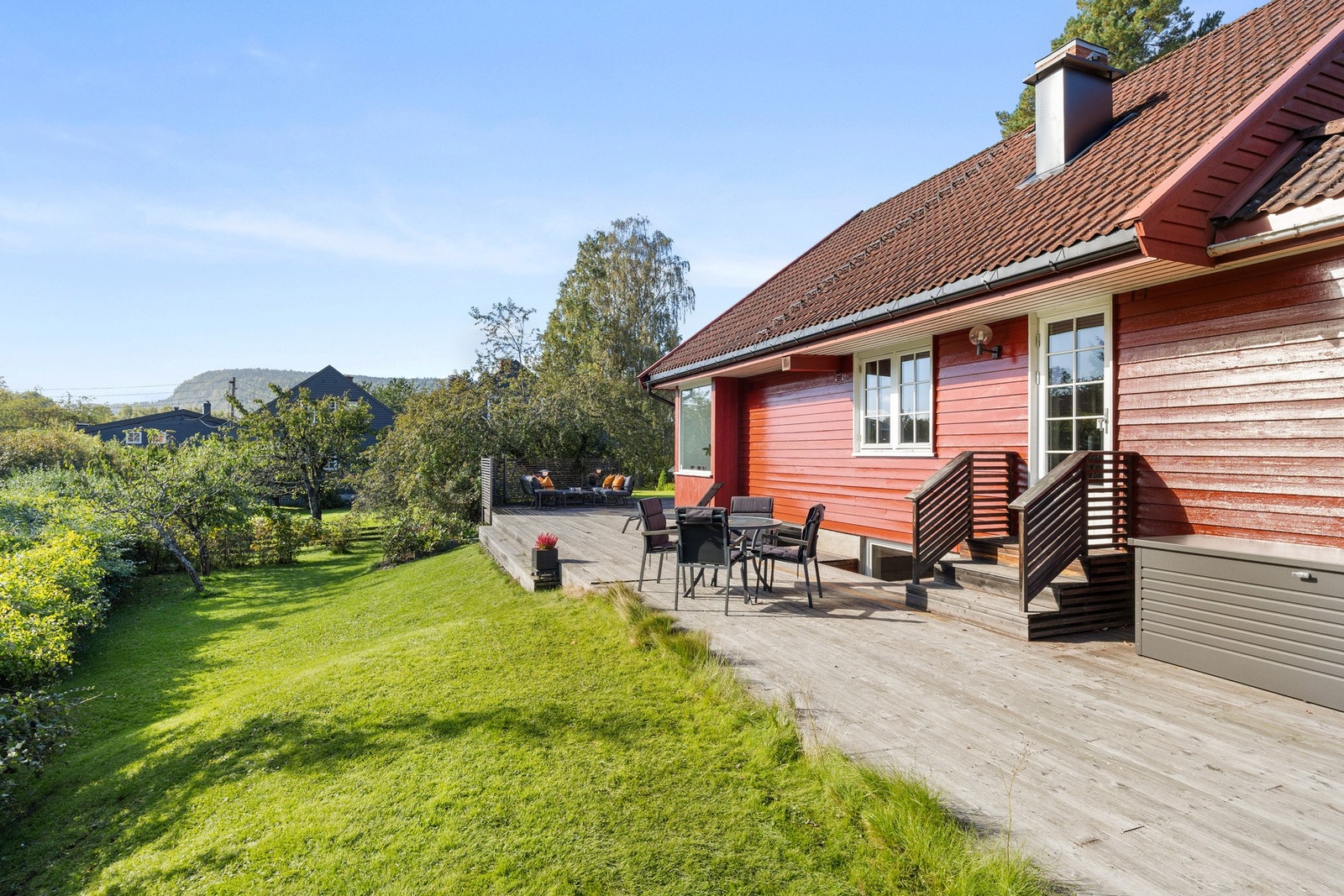 En herlig uteplass med sol store deler av dagen. Galleribilde