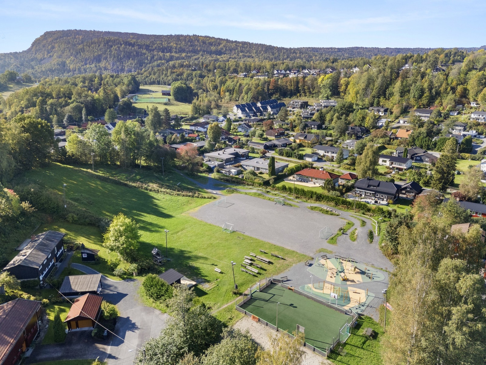 Billingstad aktivitetspark (Lynbanen) ligger kun 500 meter unna og byr på et attraktivt tilbud for lek, aktivitet og fritid. Galleribilde