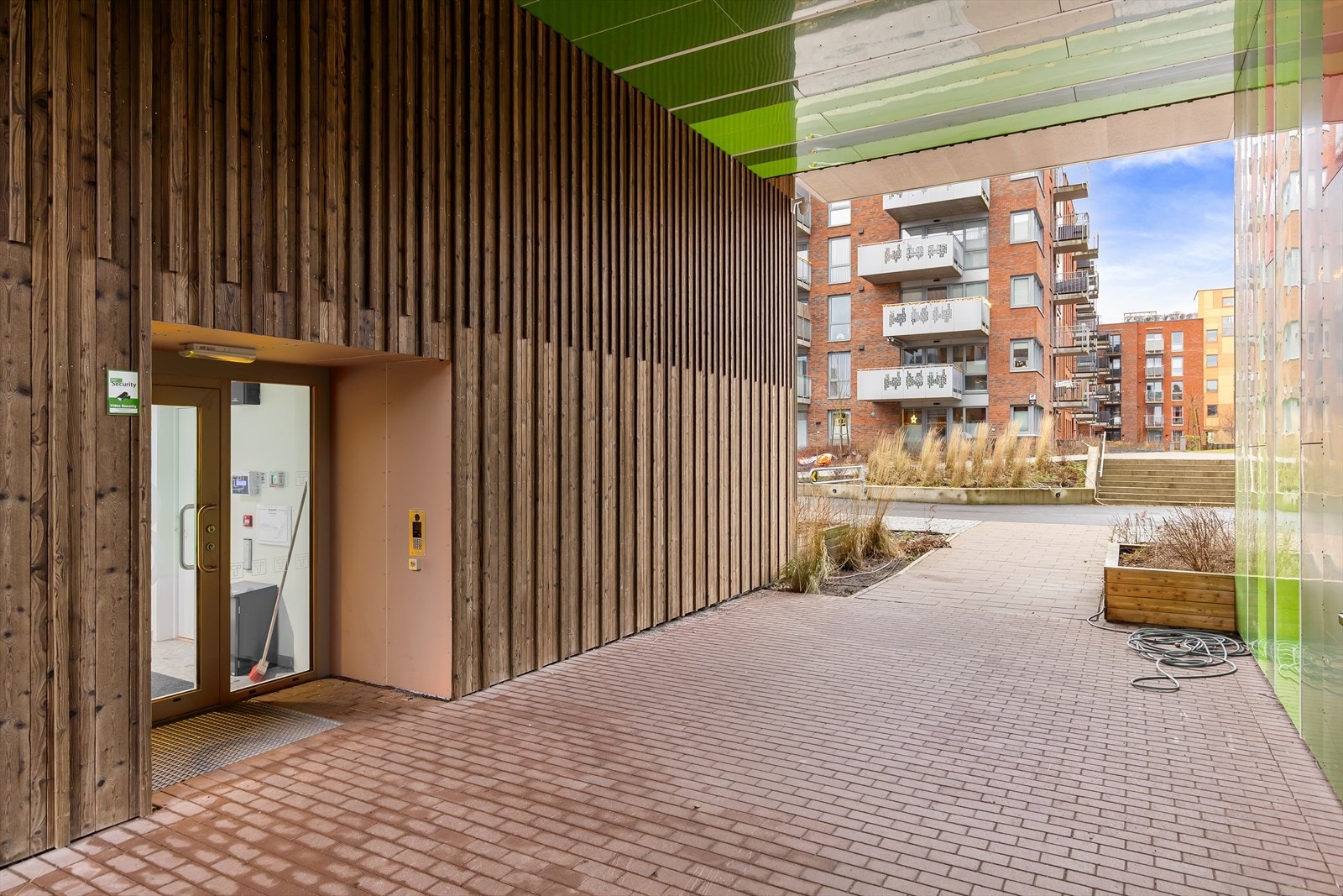 Det er tilgang til leiligheten med porttelefon med videofunksjon. Galleribilde