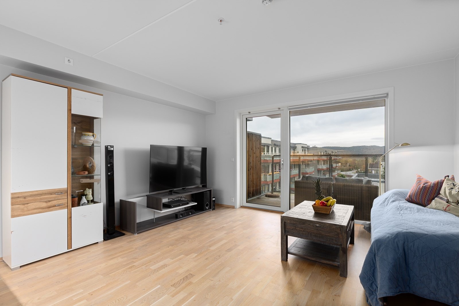 Det er inkludert grunnpakke med kabel-TV/Bredbånd fra Telia. Galleribilde