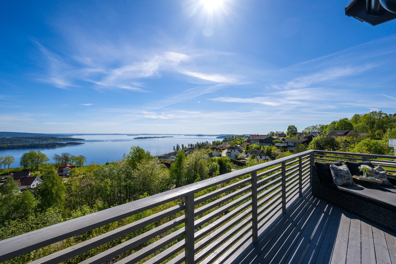 Solsikken 8 er en storslått villa fra 2010 med spektakulær utsikt Galleribilde