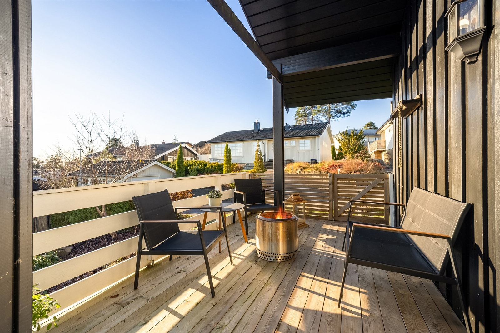 I tillegg til den fine utsikten er også solforholdene meget gode - dagen gjennom. Galleribilde