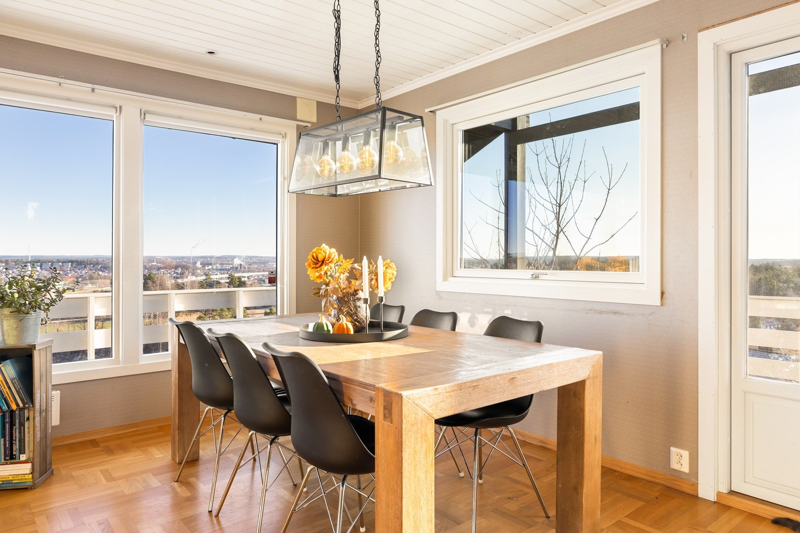 Malerarbeid er i senere år utført i flere rom, deriblant stuen. Galleribilde