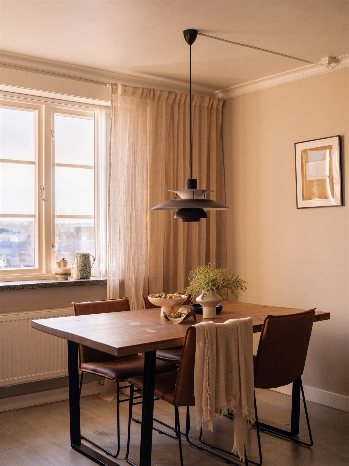 Den åpne løsningen i oppholdsrommet gir god plass til spisestue i tilknytning til kjøkkenet. Galleribilde