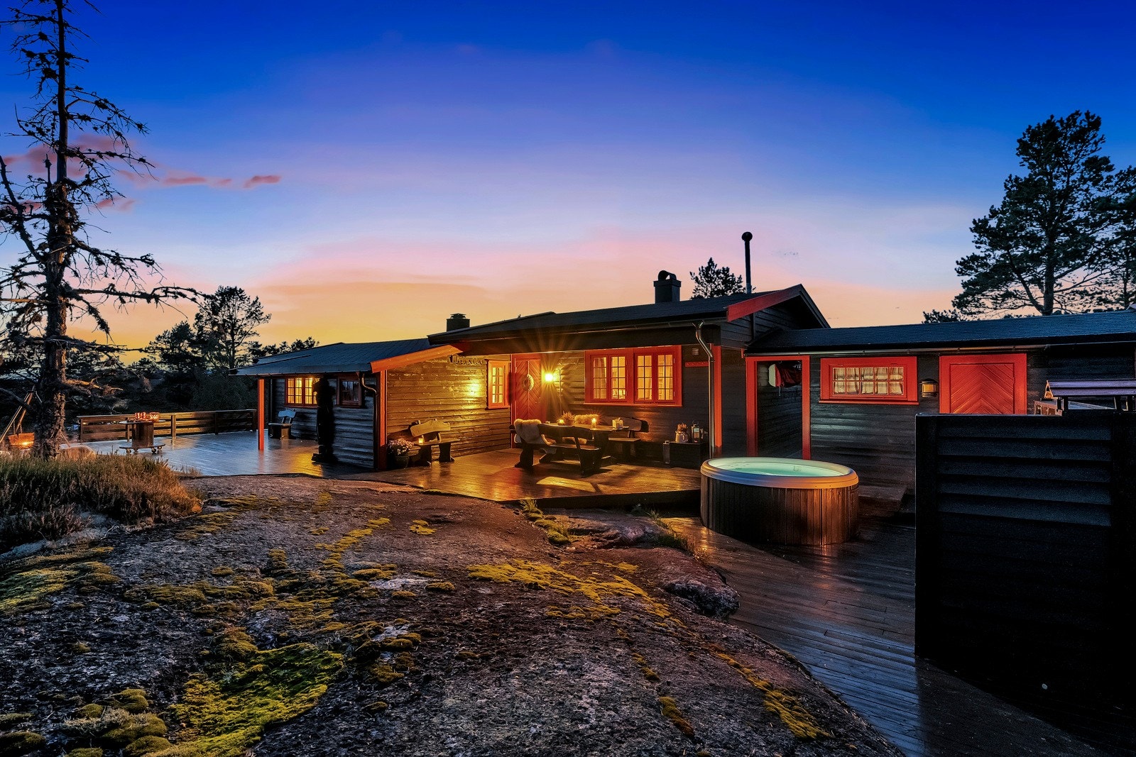 Hytta er godt belyst utvendig. Galleribilde