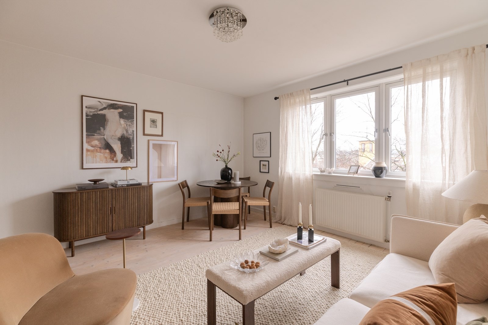 Dette er en lys og romslig 2-roms leilighet med attraktiv beliggenhet på Ila/St.Hanshaugen. Galleribilde