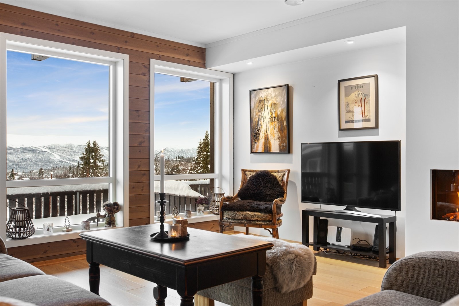 Fra stuen er det utgang direkte til terrassen. Galleribilde