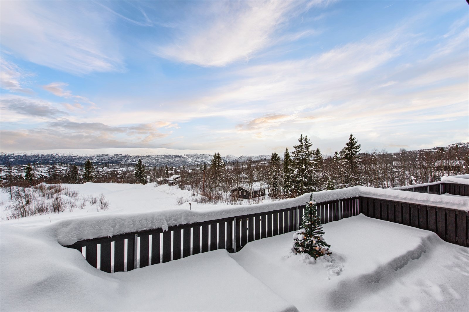 Her kan man nyte gode sol- og utsiktsforhold. Galleribilde