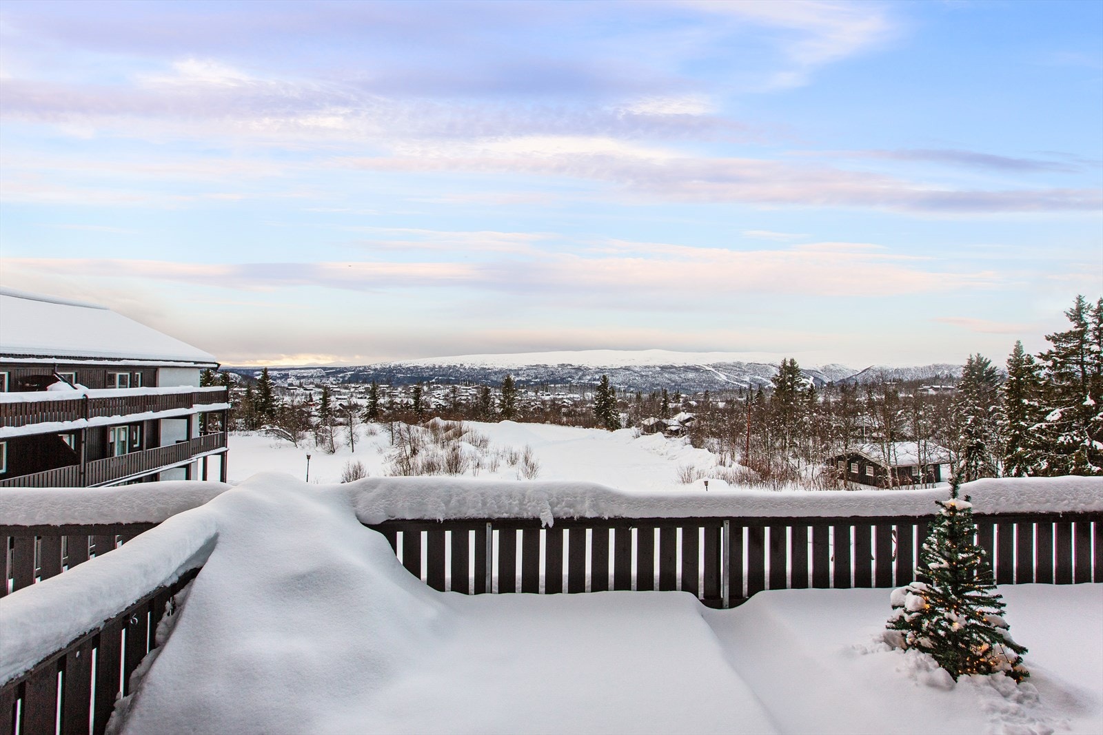 Her er det et hav av muligheter for friluftsopplevelser og aktiviteter - fotturer, juvvandring, rafting, klatring, høydepark og sykling er bare et lite utvalg av alt man kan oppleve. Galleribilde