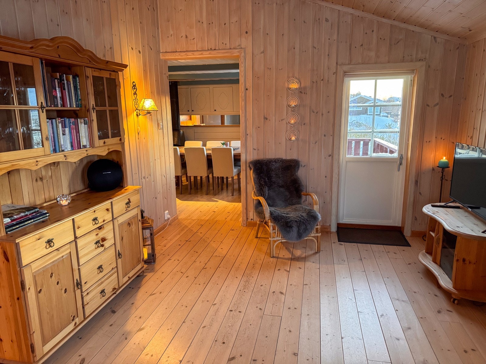 Fra stuen er det utgang til terrassen. Selgers private bilder Galleribilde