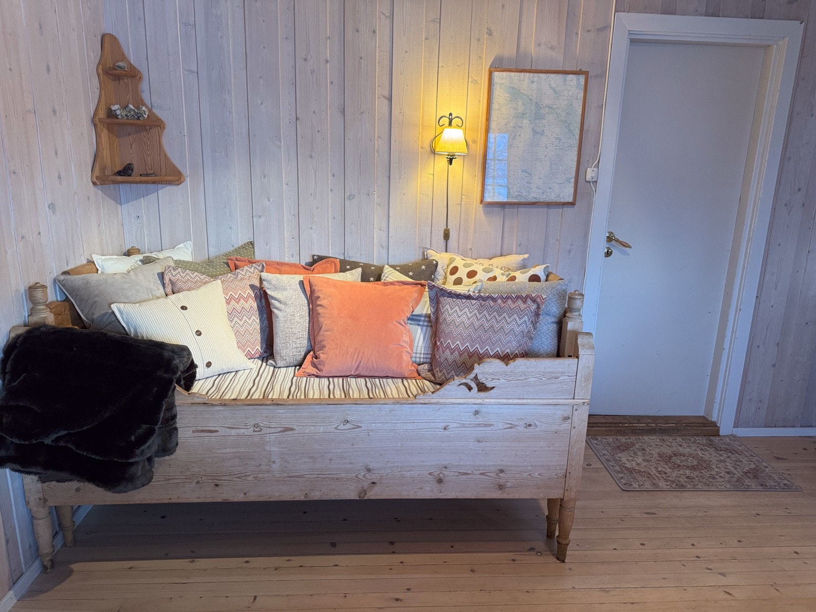 De lyse veggene gir en lun og god atmosfære. Selgers private bilder Galleribilde