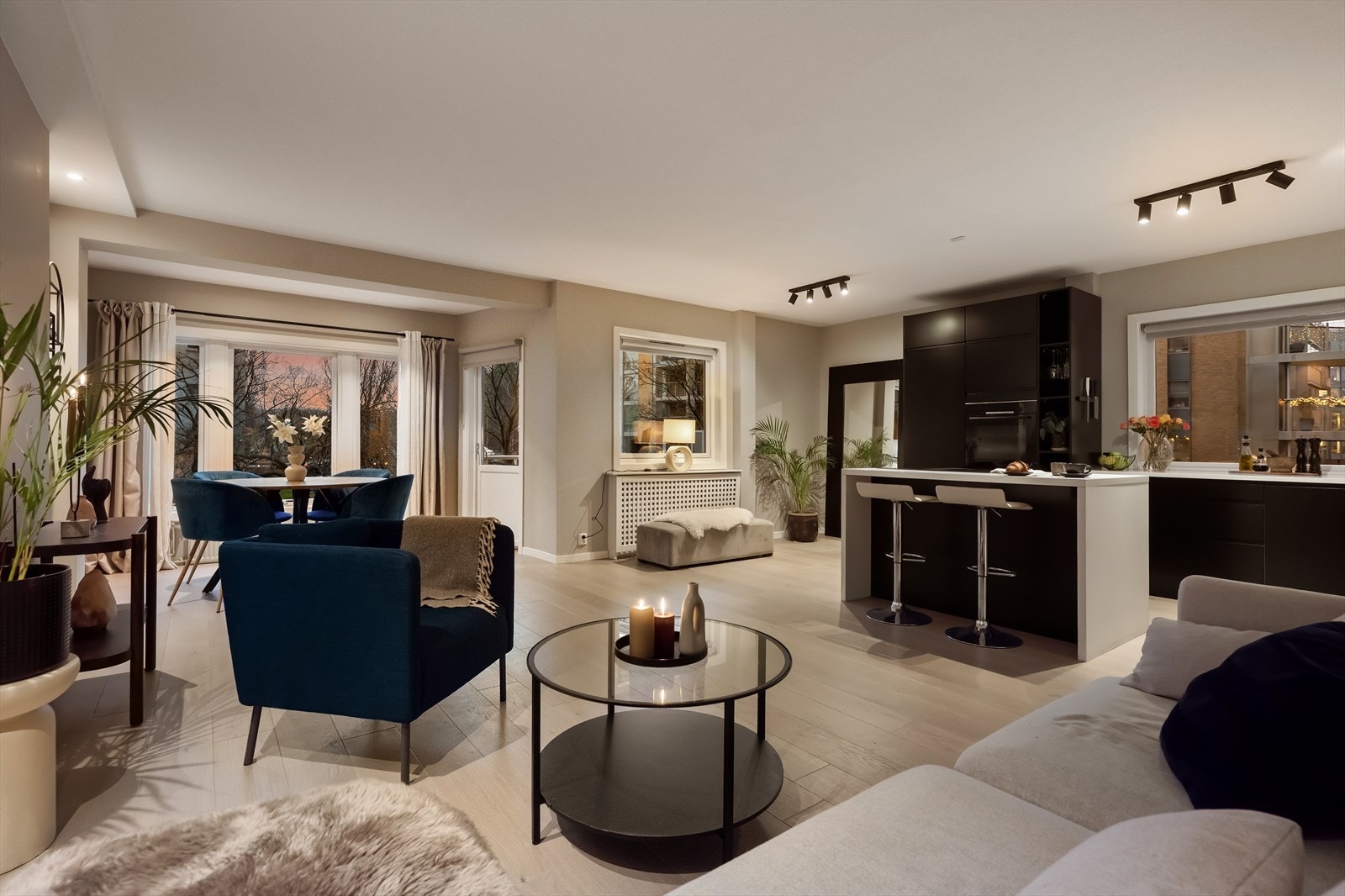 Velkommen til Bygdøy Allé 125 A! En lys og moderne 4-roms selveierleilighet, beliggende i et attraktivt og sentralt område. Galleribilde