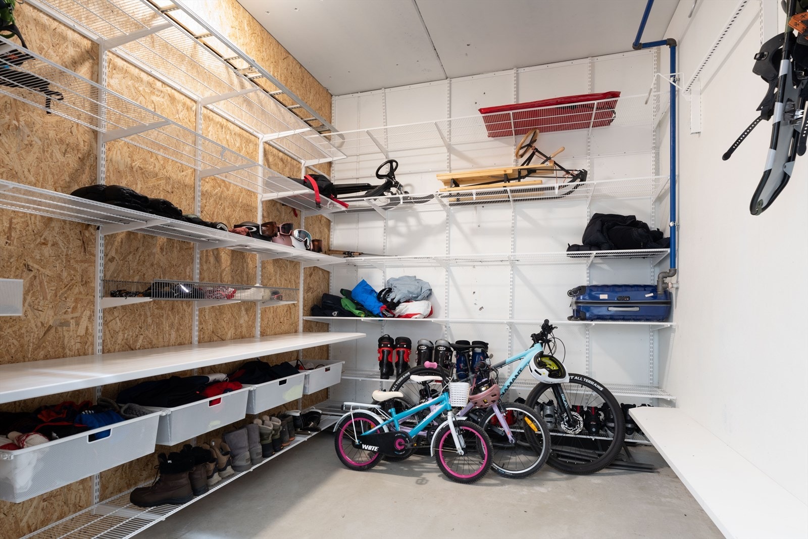 Denne leiligheten har en 13 kvm stor sportsbod. Denne har inngang fra felles garasjeanlegg Galleribilde