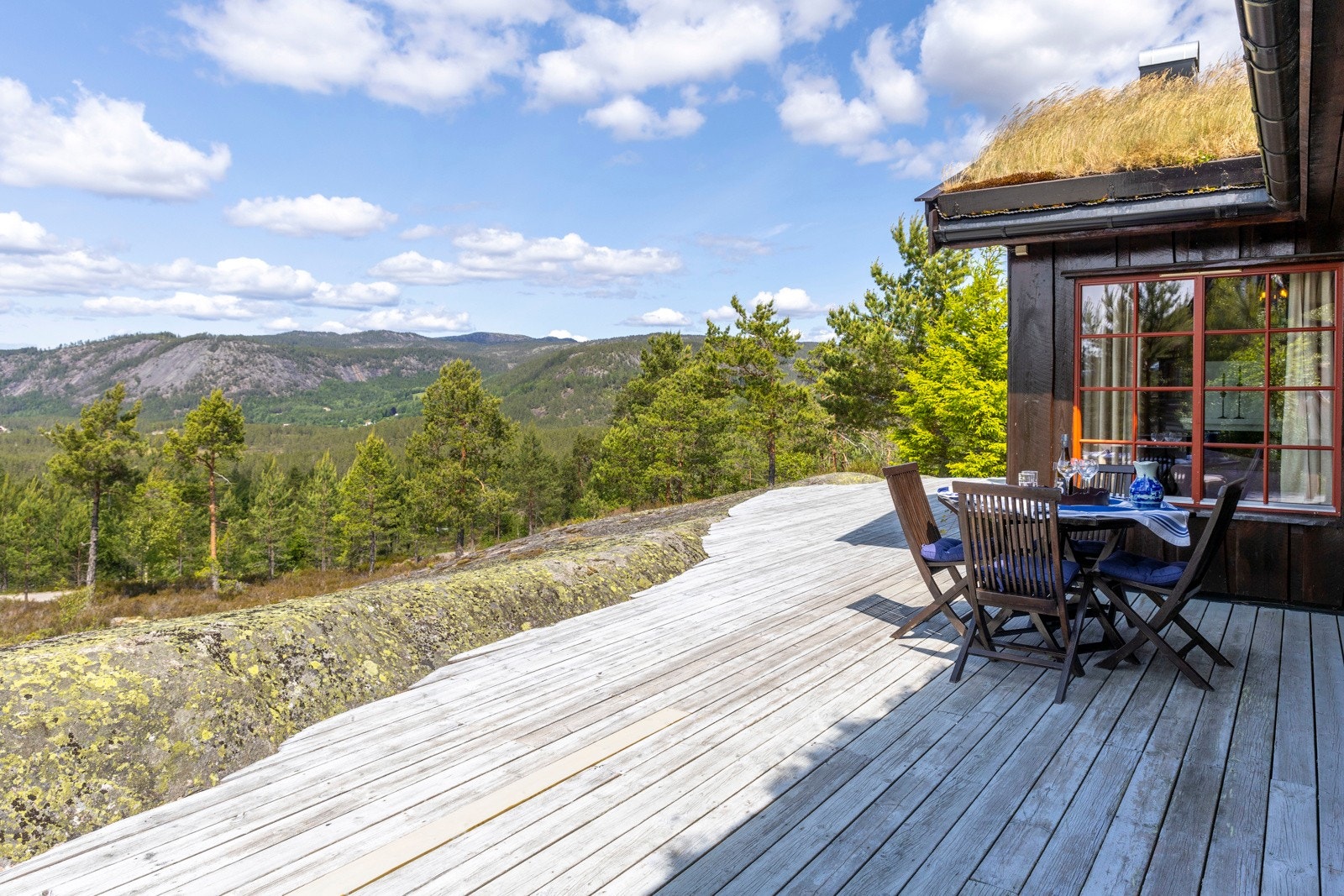 Hytta er fra 2007 og holder en gjennomgående god standard. Galleribilde