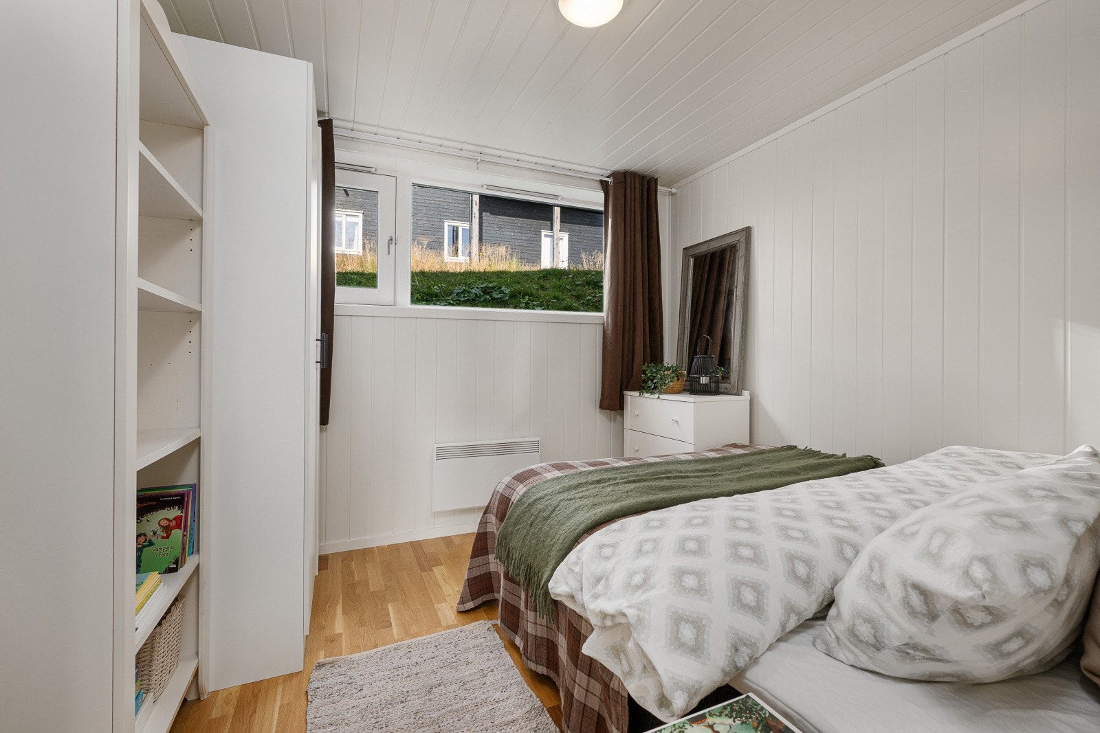 Soverom II - Her er det også satt inn garderobeskap Galleribilde