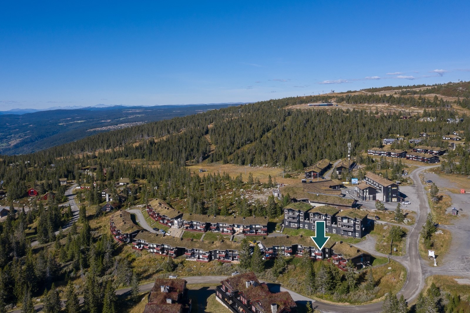 Leiligheten er et ypperlig utgangspunkt for turer til fots og på sykkel på sommerstid - Vinterstid er det ski inn/ski ut til både langrenn og alpint Galleribilde