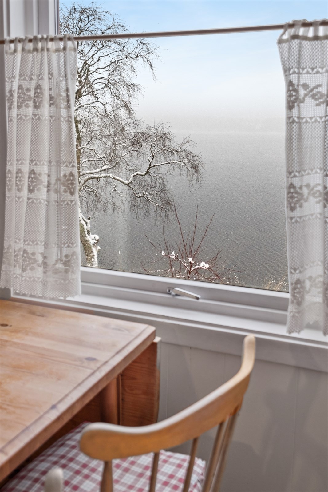 Utsikt fra kjøkkenvinduet Galleribilde