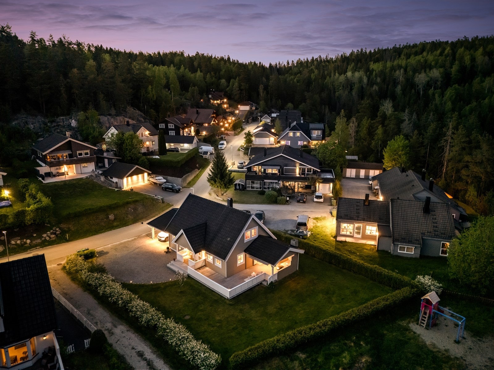 Området har lite gjennomgangstrafikk og gata er en blindvei. Galleribilde