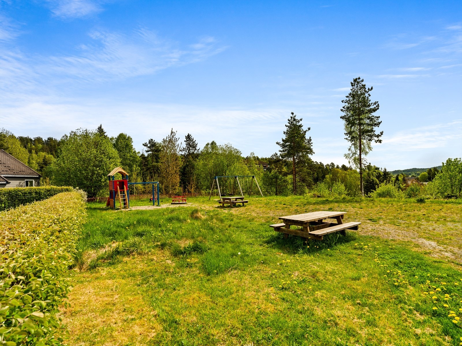 Nærområdet byr på felles lekeplass. Galleribilde
