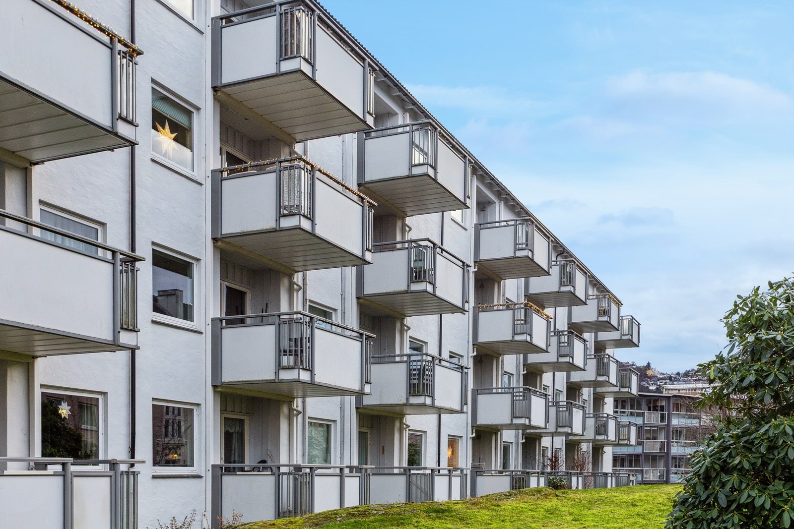 Borettslaget er opparbeidet med grønne fellesområder og gangveier Galleribilde